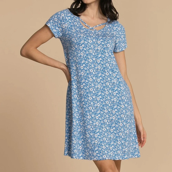 Ricki's Dresses & Skirts - Ricki’s Short Sleeve Floral Dress with Criss-Cross Neck
